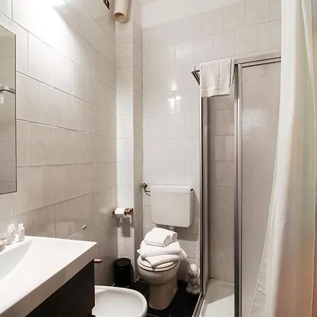 Carlotta Sweet - Downtown Apartment *