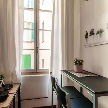 Carlotta Sweet - Downtown Como